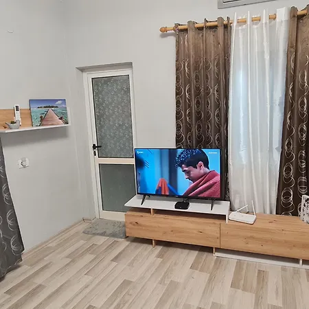 Vakantiehuis Velipoja Home *